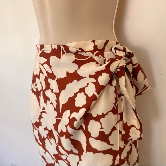 Ann Taylor Factory Cream and Brown Floral Wrap Skirt Size XS - Picture 3 of 11